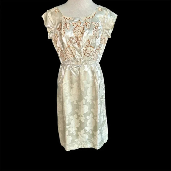 American Vintage Dresses & Skirts - Vintage 60s Shiny Beige Floral Brocade with Glitter Acents